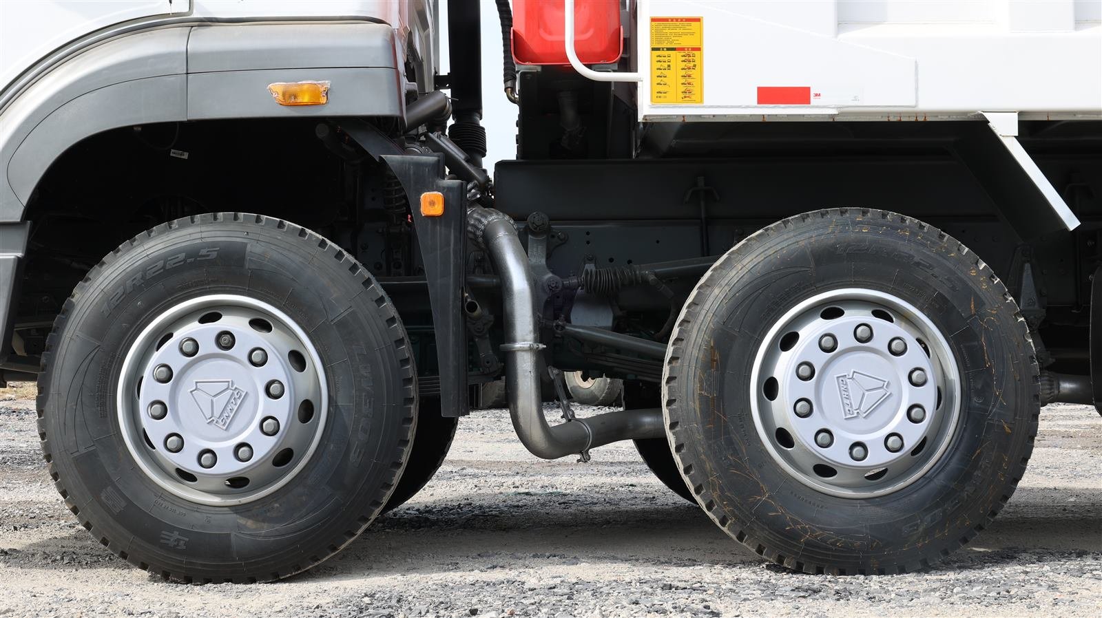 8x4 dump truck