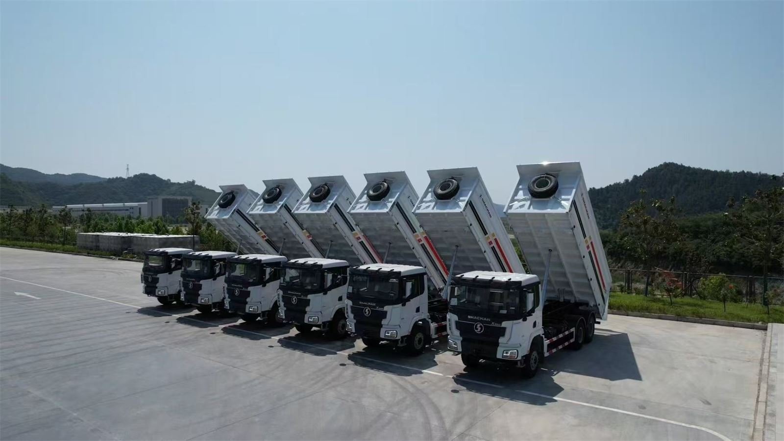 Stock yard vehicle